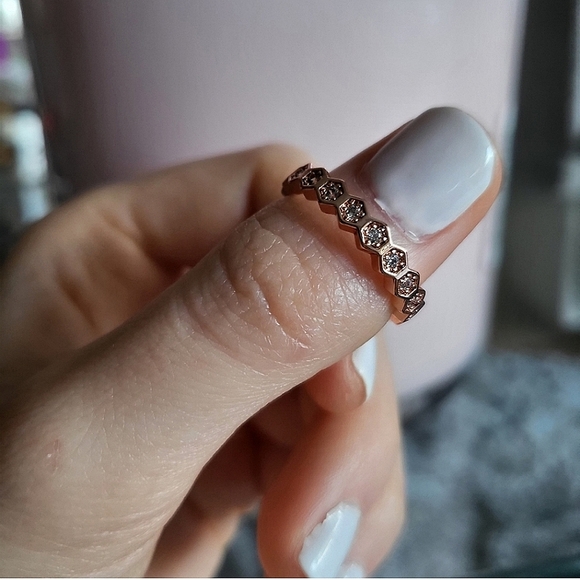 New Fashion Honeycomb Hexagon Shaped Inlaid Stone Rose Gold Ring/Band - Picture 8 of 8